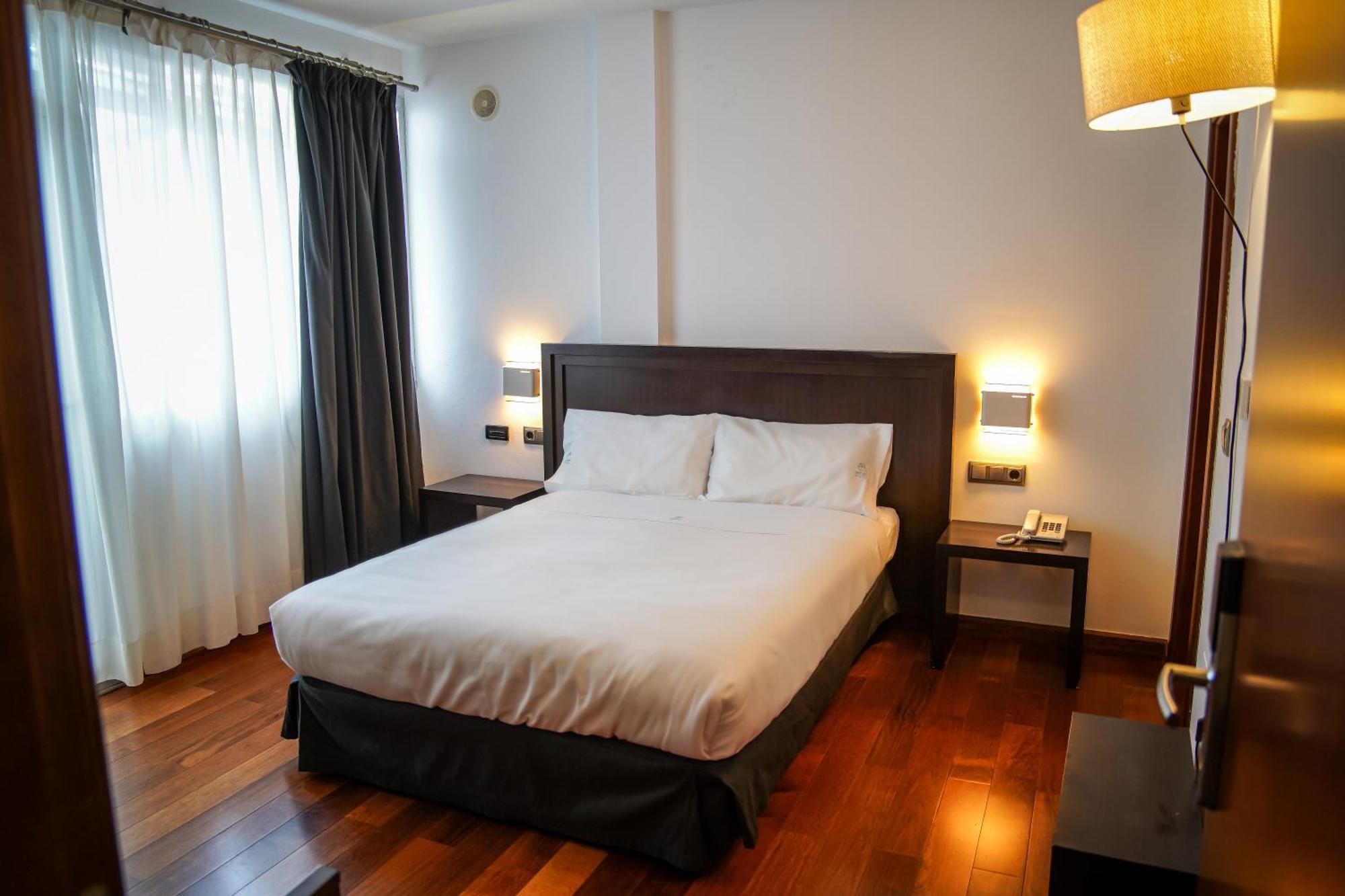 Hotel Baeza Monumental By Eme Hoteles Exterior photo